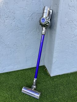 Dyson V6