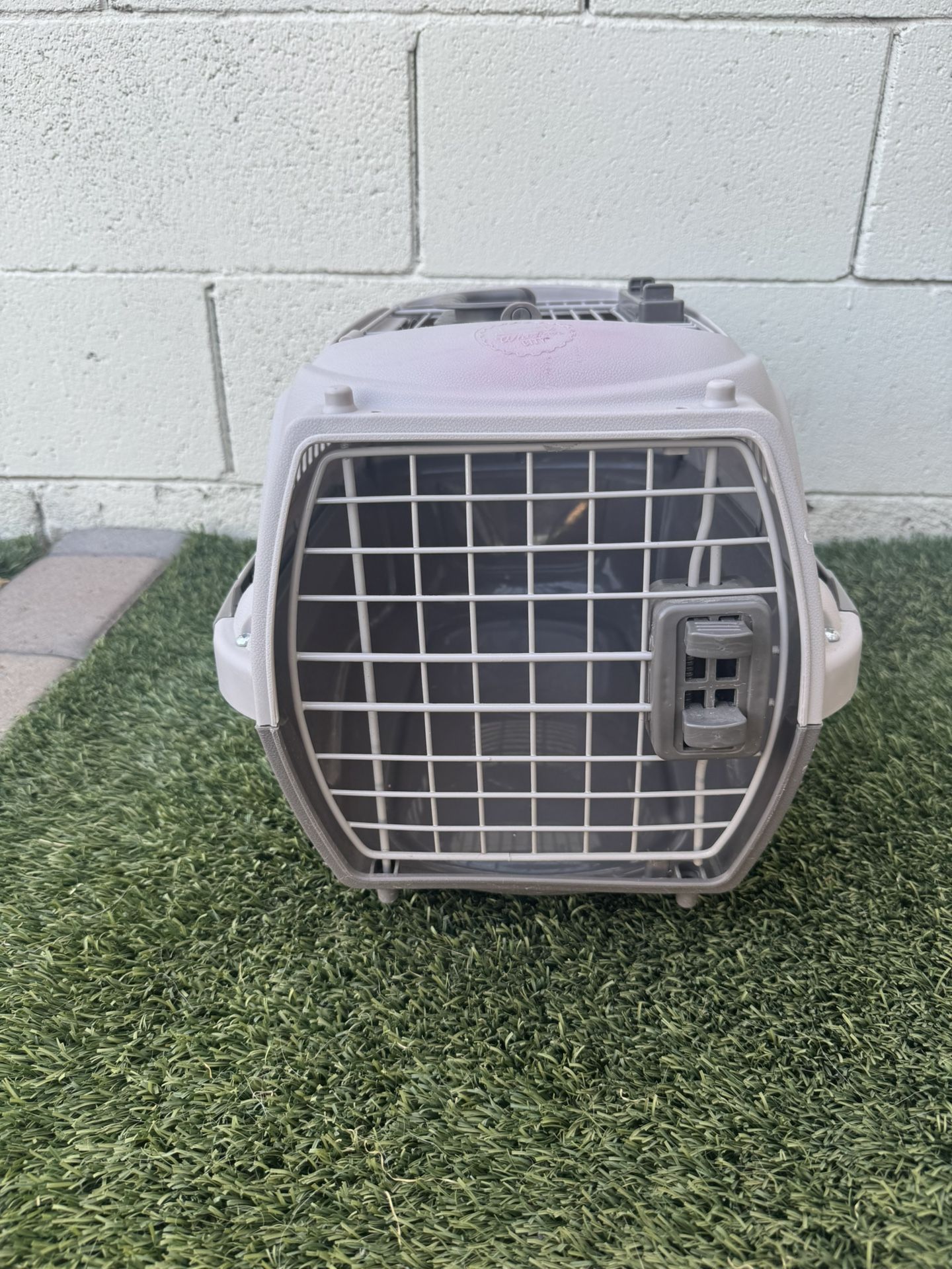 Dog or cat kennel