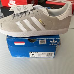 Adidas Size 9 Men Brand New 