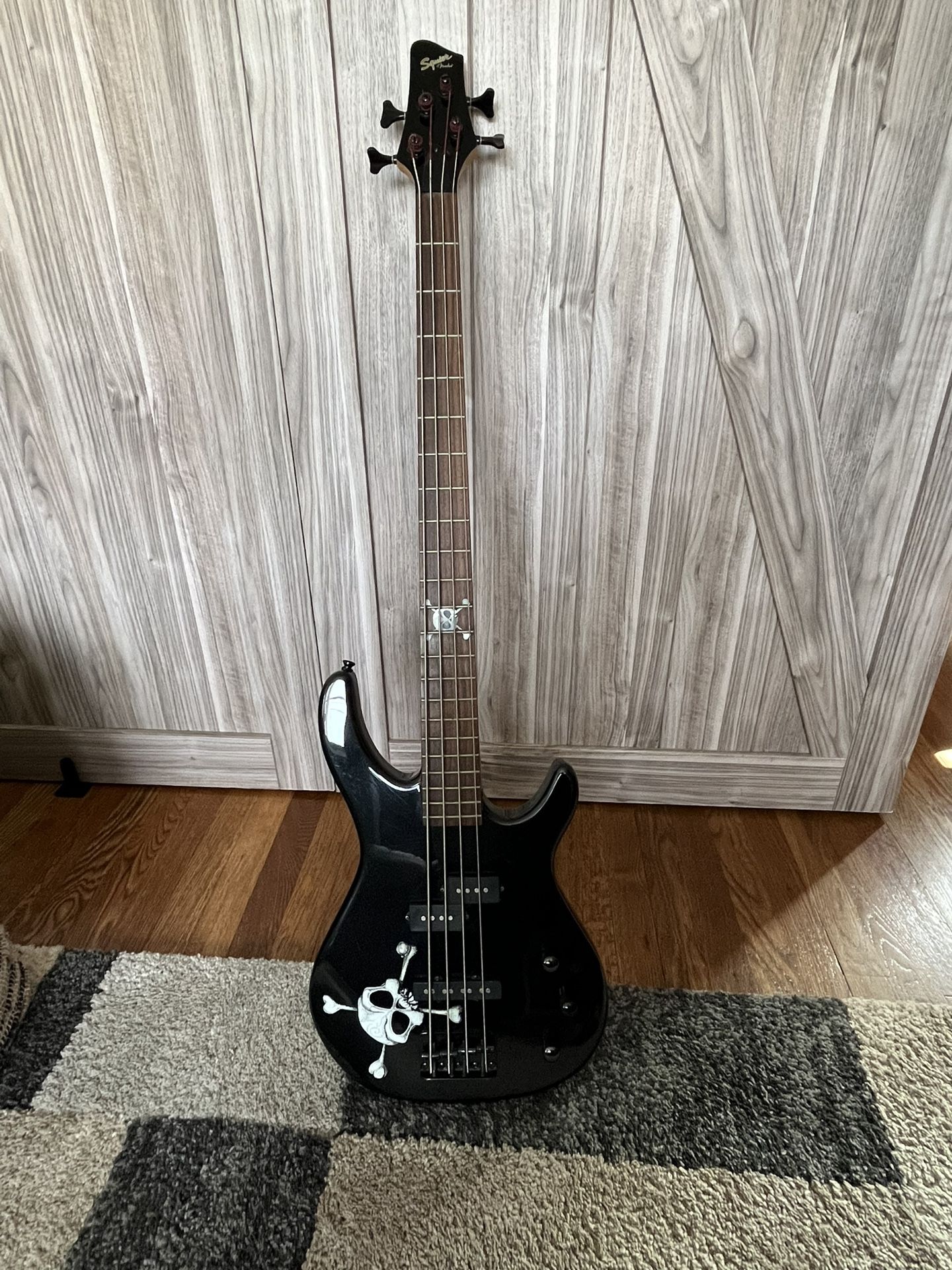 RARE 2006 FENDER Base Guitar Squier MB-4 Skull & Cross-Bones