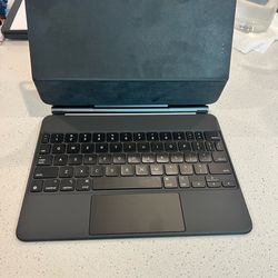 Apple Magic Keyboard & Apple Pencil 2