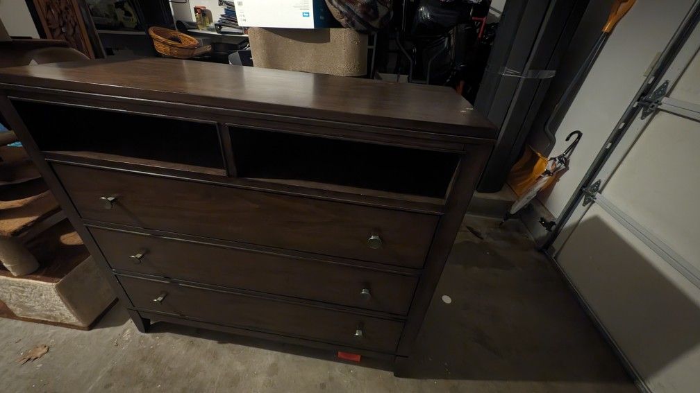 BassettTV Stand/Dresser