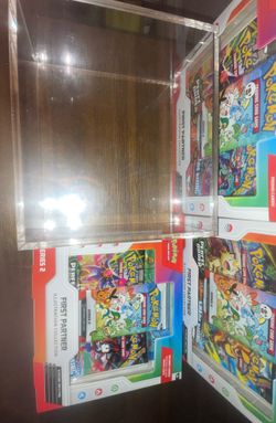 Pokémon TCG: First Partner Illustration Collection - Series 2 comes with magnetic etb case