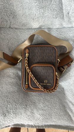 Michael kors crossbody