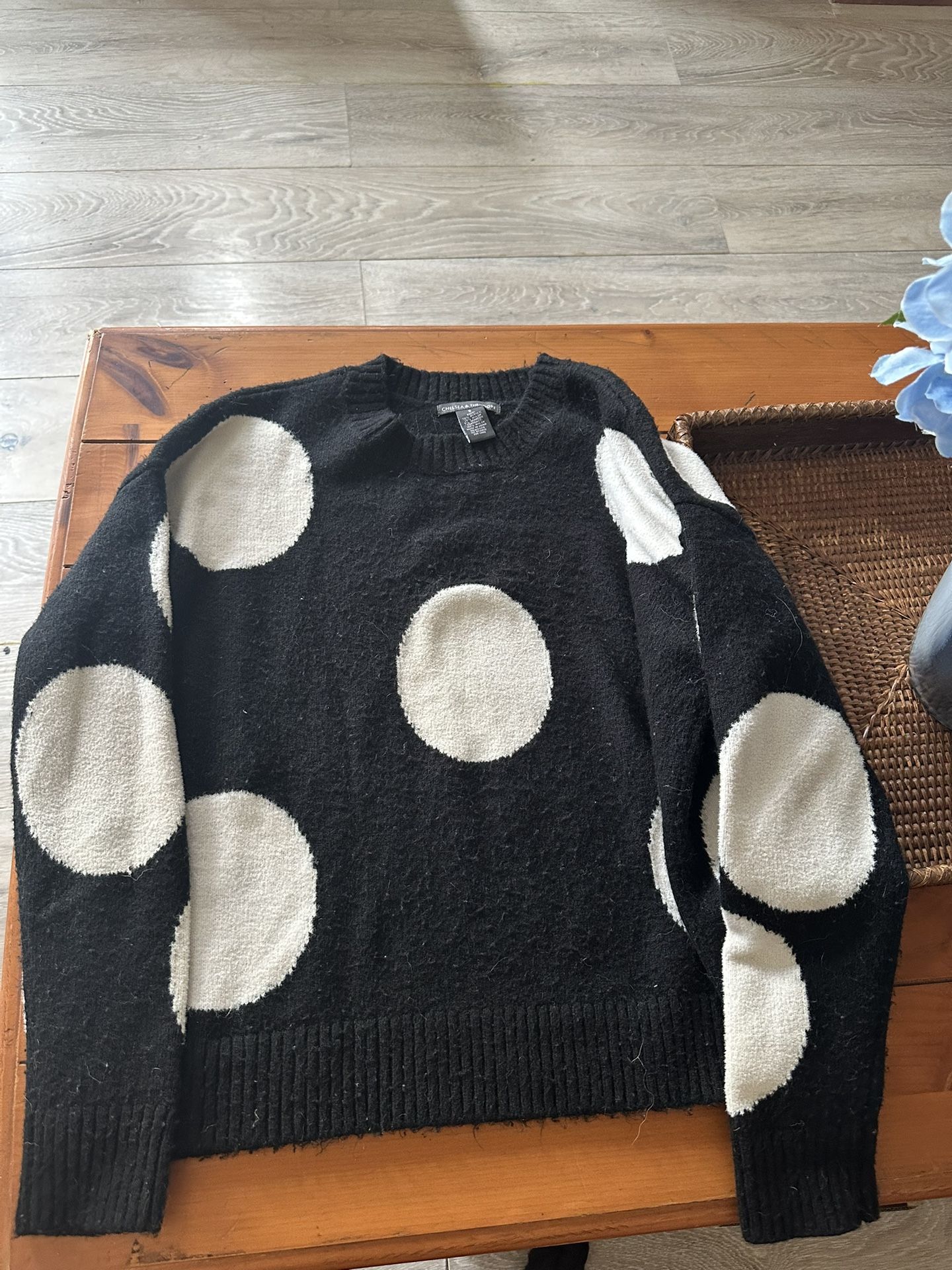 Black & White Sweater 