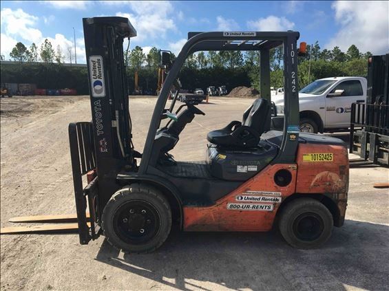 Warehouse Forklift 6,000lbs Capcity - Toyota