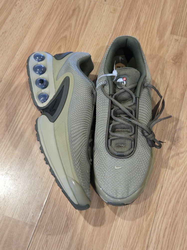 NIKE AIR MAX