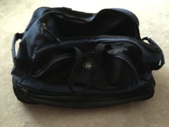 Awesome rolling travel bag with lots of compartments