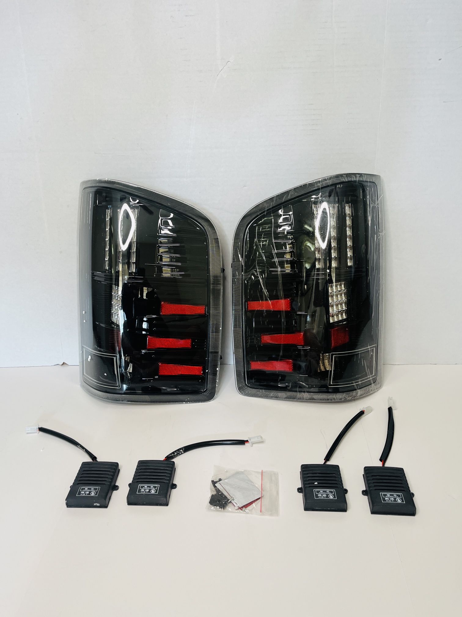 Winjet LED Taillights for Chevy Silverado 2007–2014 Driver Passenger