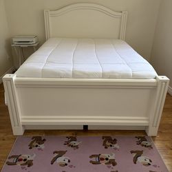 Beautiful Queen Bed White (Frame Only)