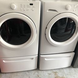 Frigidaire Washer And Dryer Set On Pedestal 