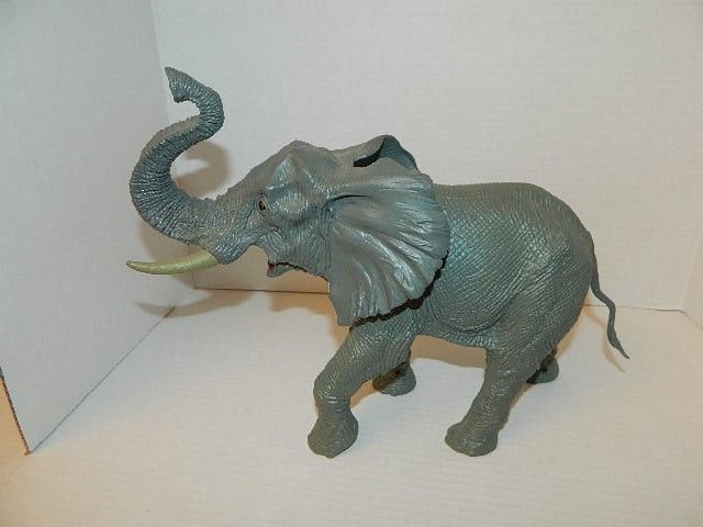Elephant that roars when press head down
