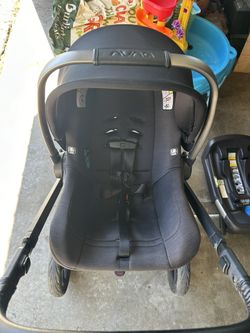 Nuna Pipa Lite Car seat, Stroller And 2 Bases