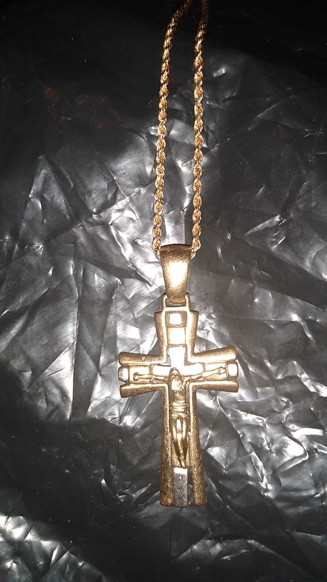 14 kt gold necklace and crucifix pendant