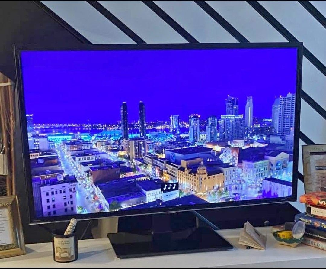 Samsung Smart TV 32' With Remote