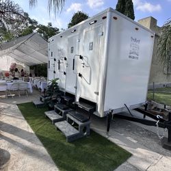 ✨ LUXURY PORTABLE RESTROOMS AVAILABLE FOR ALL YOUR EVENTS ✨