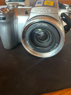 Sony Cyber-shot DSC-H2 6MP Digital Camera  – 12x Zoom- Y2K 2000s era Retro- used