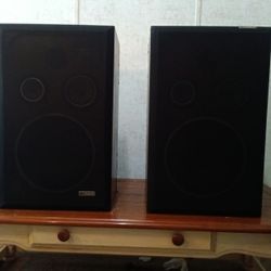 2 Fisher Speaker's 