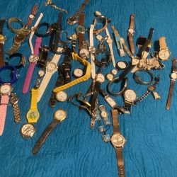 More them 66 watchs  some works and some need batteries  some vintage
