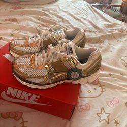 Nike Air Max 200 white and gold sneakers #airmax #nike