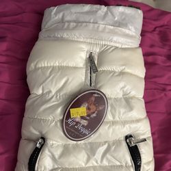 BRAND NEW WHITE HIP DOGGIE BUBBLE JACKET, SIZE M!!
