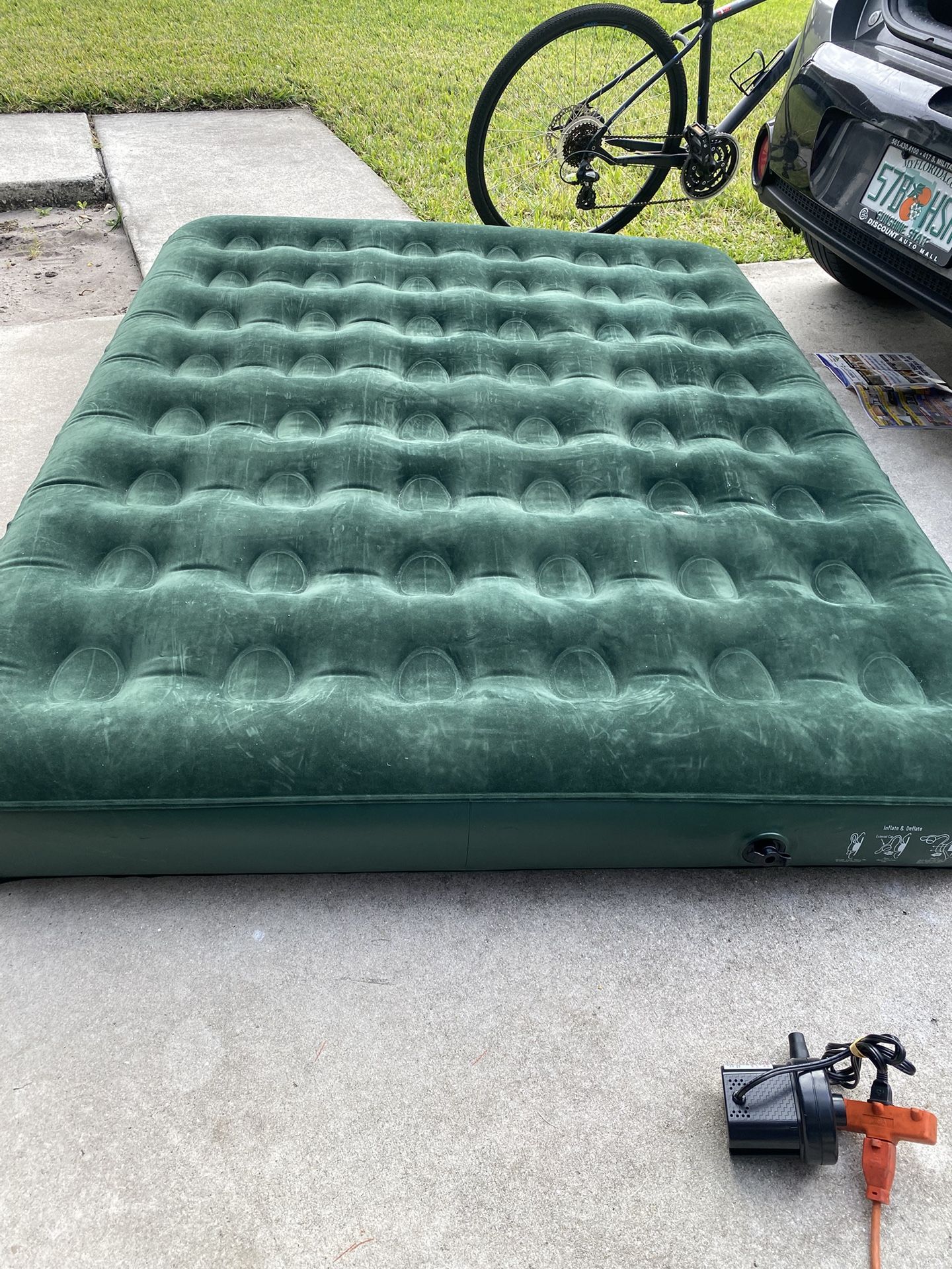 QUEEN SIZE AIR MATTRESS