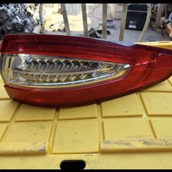 2014 ford fusion RH Side taillight