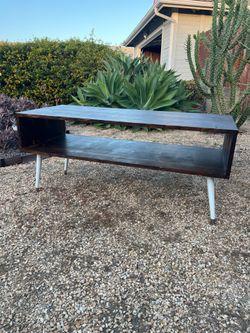 Mid Century Modern Style Coffee Table