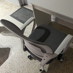 Computer Desk/ Chair/Lamp 