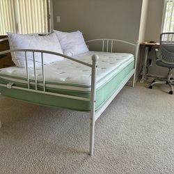 Metal Twin Size Daybed with Underbed Storage Space, Steel Slat Support Sofa Bed for Living Room, Bedroom, Guest Room, White