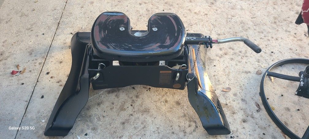 Curt Q25 5th Wheel Hitch