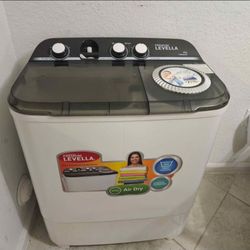 Washer and dryer/Lavadora y secadora