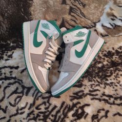 Jordan 1 Mid 