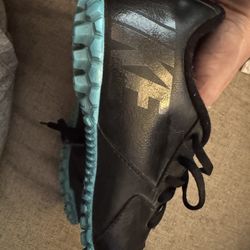 Nike Youth Size 4.5 Indoor Soccer Shoes