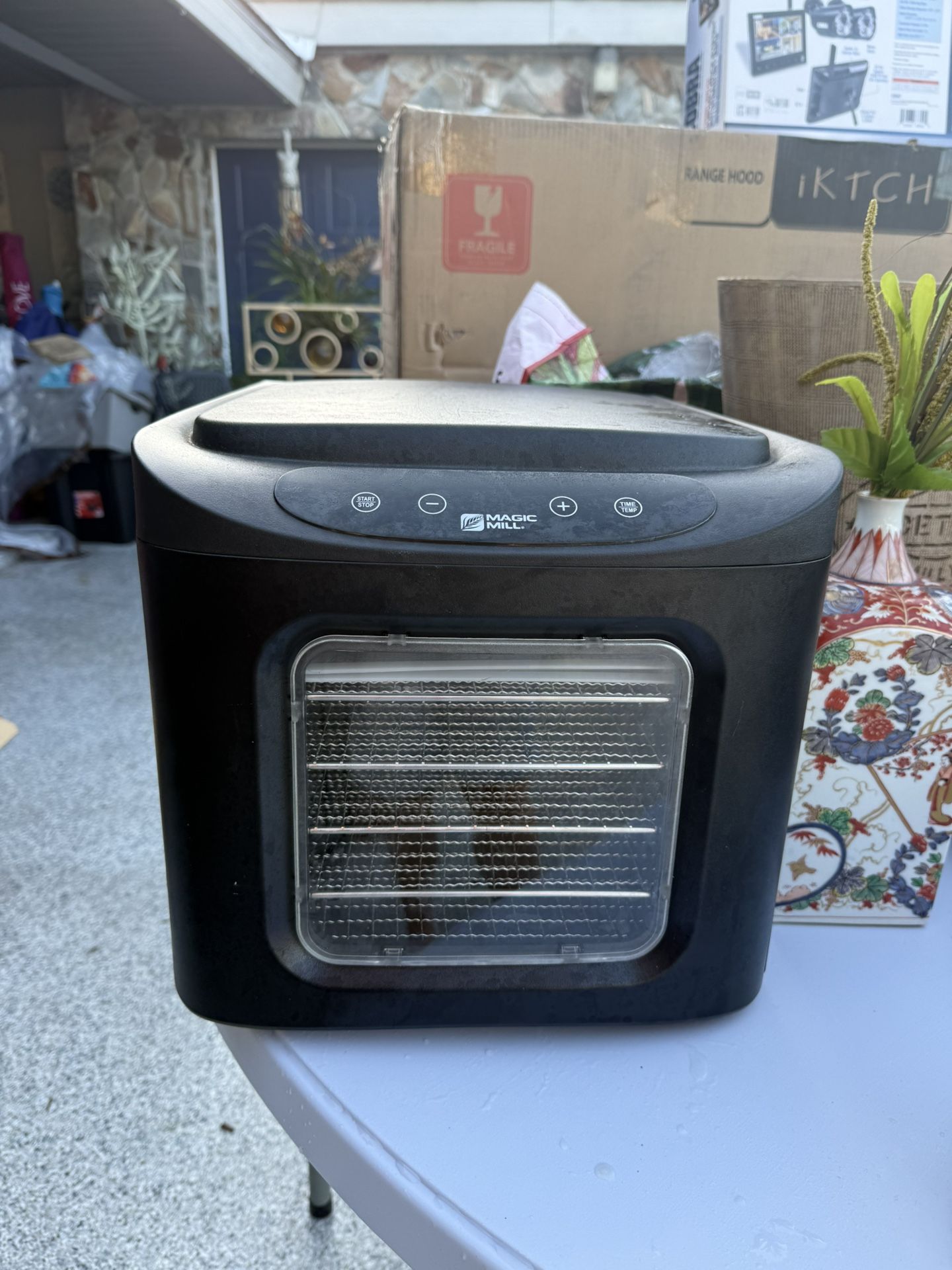 Dehydrator