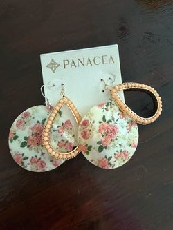 FREE two pairs earrings