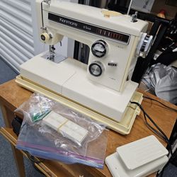Vintage kenmore Sewing Machine..10 stich model 158 13521