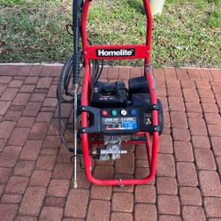 Homelite Gasoline Powered Pressure Washer (2700psi)