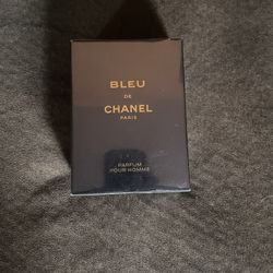 BLEU DE CHANEL HAS PARIS