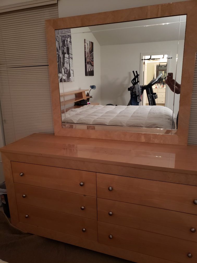 King size bedroom set, with dresser and 2 night tables. Mattress not included
