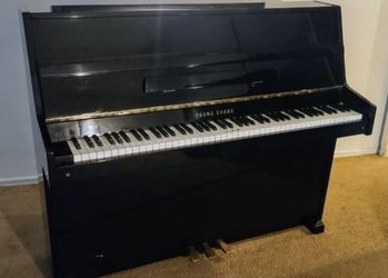Upright Piano (Young  Chang)