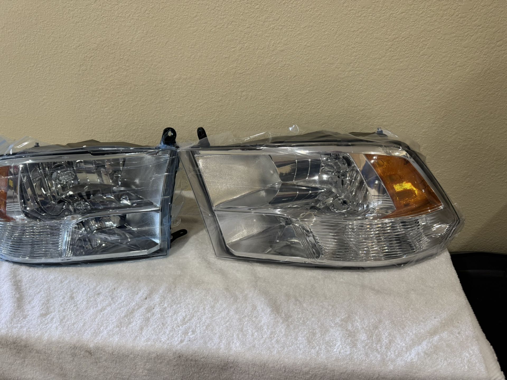 2013-2018 DODGE RAM HEADLIGHTS