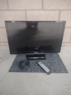 32 inch color TV with remote