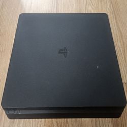 Ps4 Slim + controllers