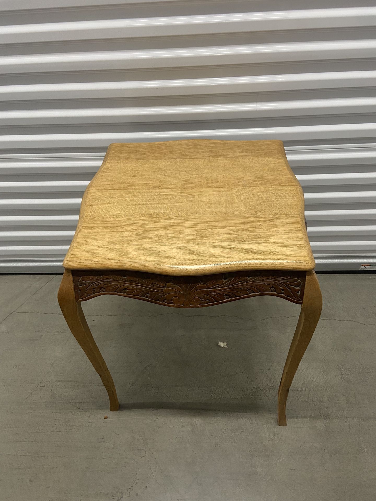 Single end table accent table