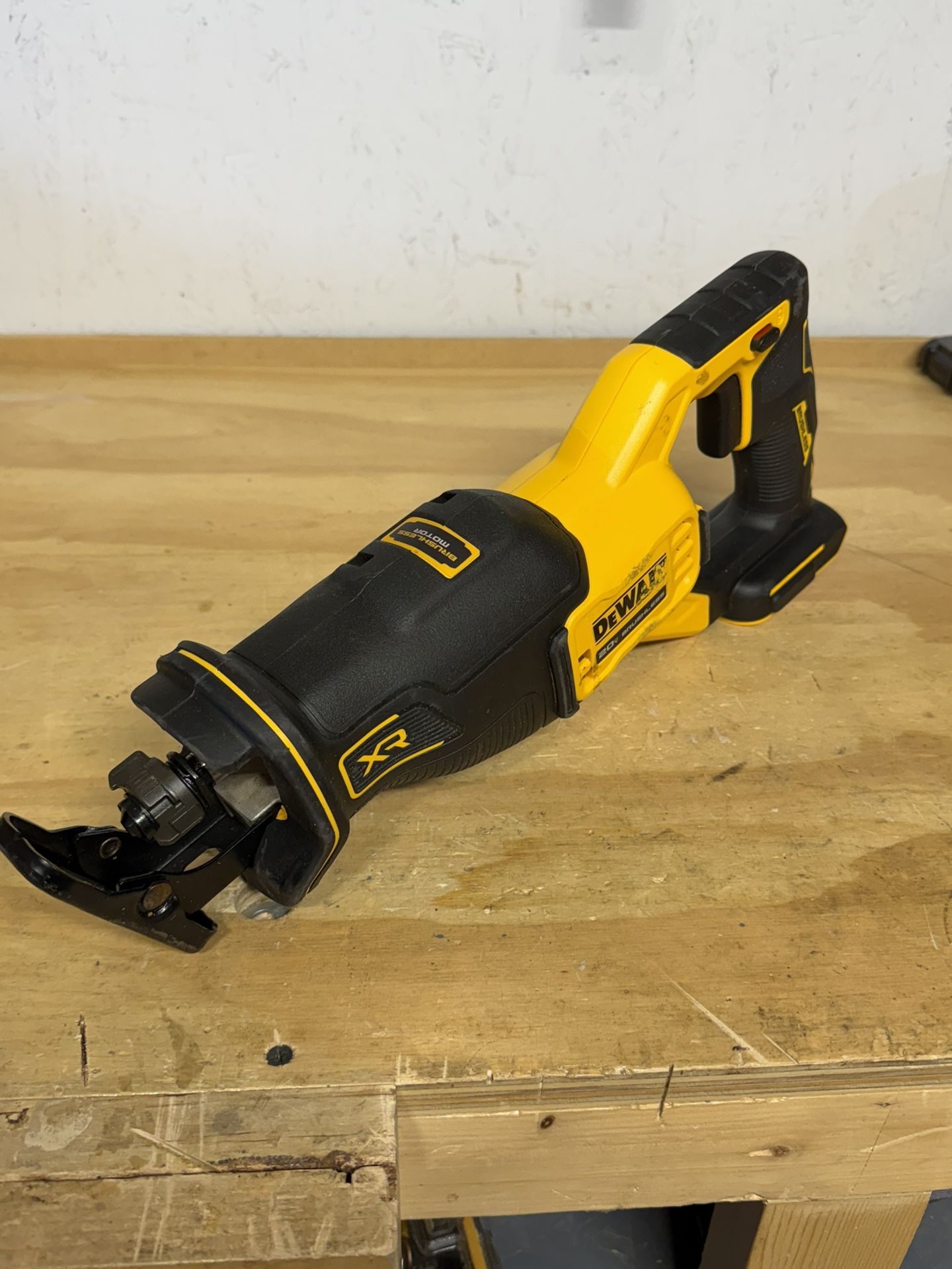 DEWALT DCS382B 20V MAX* XR® Brushless Cordless Reciprocating Saw