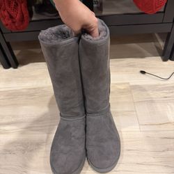 Women’s Grey uggs Classic Tall (7) 