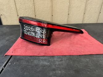 2021 2022 2023 2024 2025 TOYOTA BZ4X RIGHT SIDE TAIL LIGHT OEM USED 