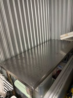 Stainless steel prep table