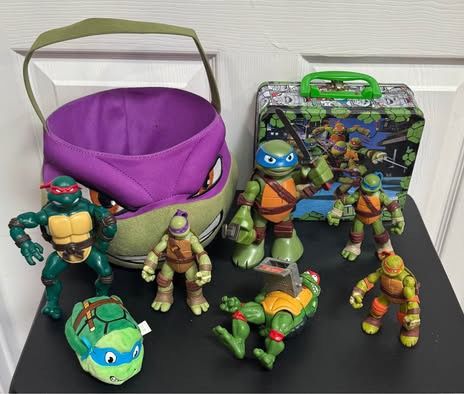 Teenage Mutant Ninja Turtle Figures Toy Plush Basket one missing arm just $10 for all